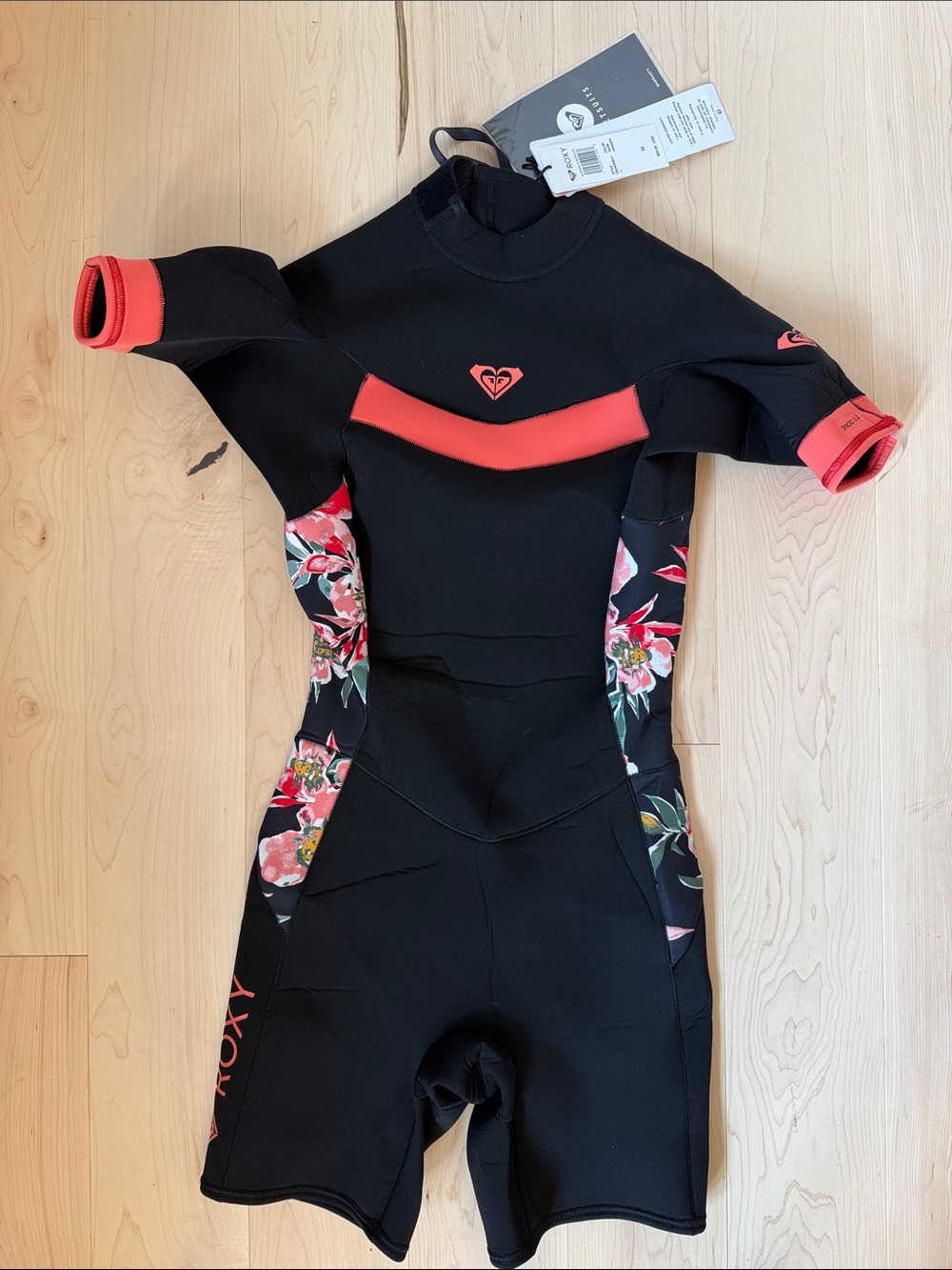 NWT Roxy Syncro Series 2 mm Black Pink Floral Shortie Wetsuit 10